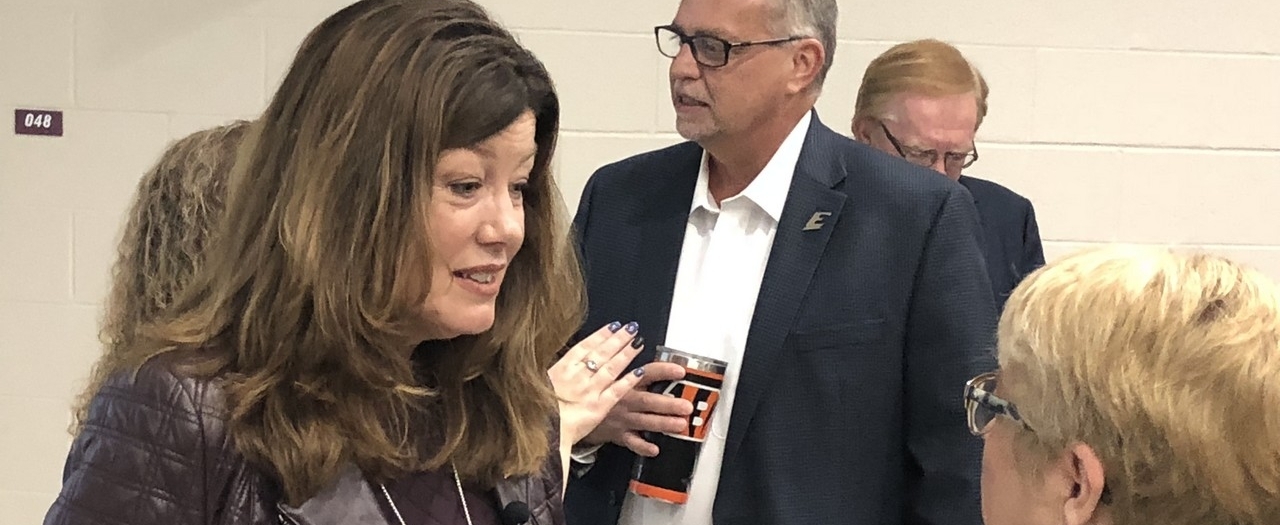 Bank executive and EKU grad prizes personal touch at Kentucky Farmers ...
