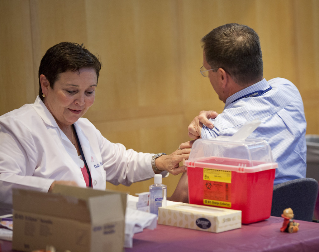 NRC Employee Flu Shots 2012 | An NRC Health Clinic nurse vac… | Flickr